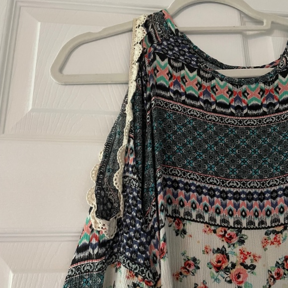 SJS Small patterned blouse with eyelet sleeves - Picture 3 of 3